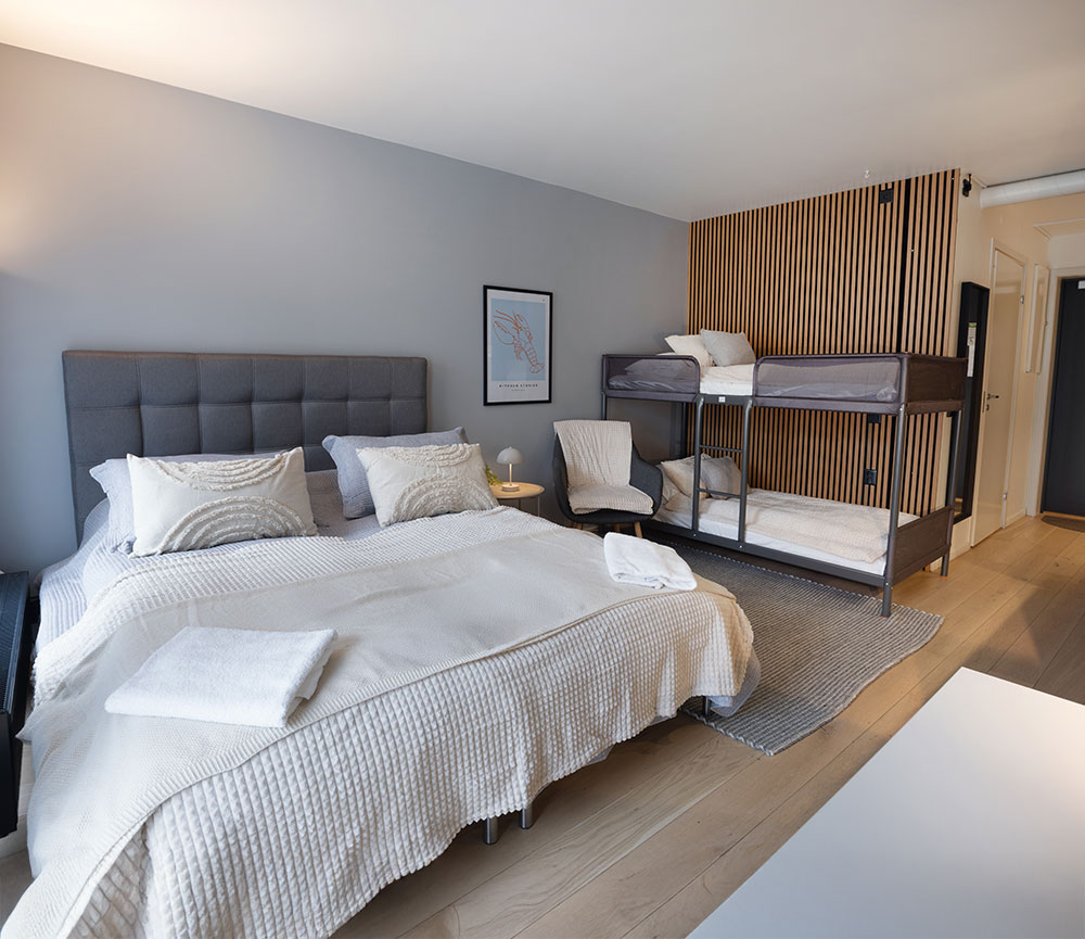 Ett välplanerat familjerum hos HOOM hotell