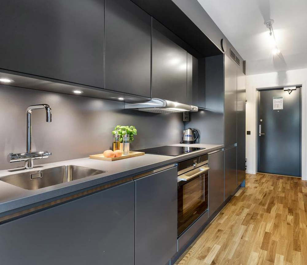 The kitchen at the hotel in Sollentuna