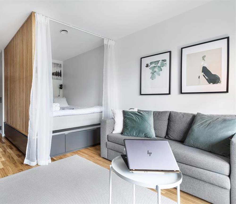 Sleeping alcove and sofa at the hotel in Sollentuna